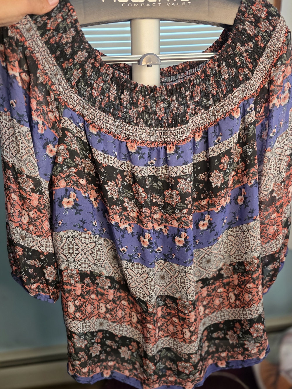 2x Womans Decorative Top